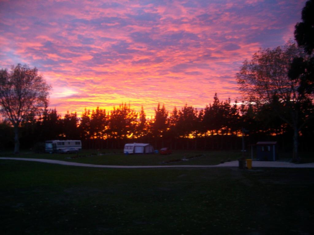 Glenavys Waitaki River Motor Camp Екстериор снимка