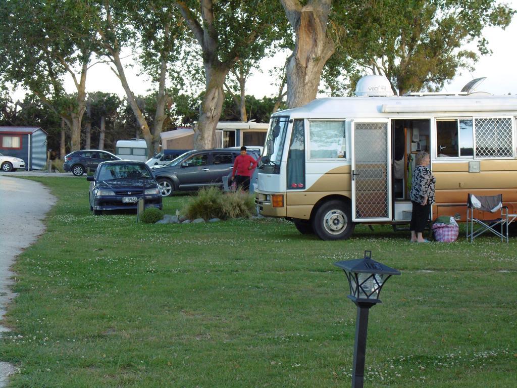 Glenavys Waitaki River Motor Camp Екстериор снимка